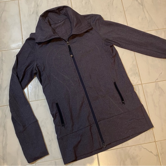 Lululemon navy blue zip up jacket.  Longer style. EUC! Zipper pockets - Picture 1 of 7